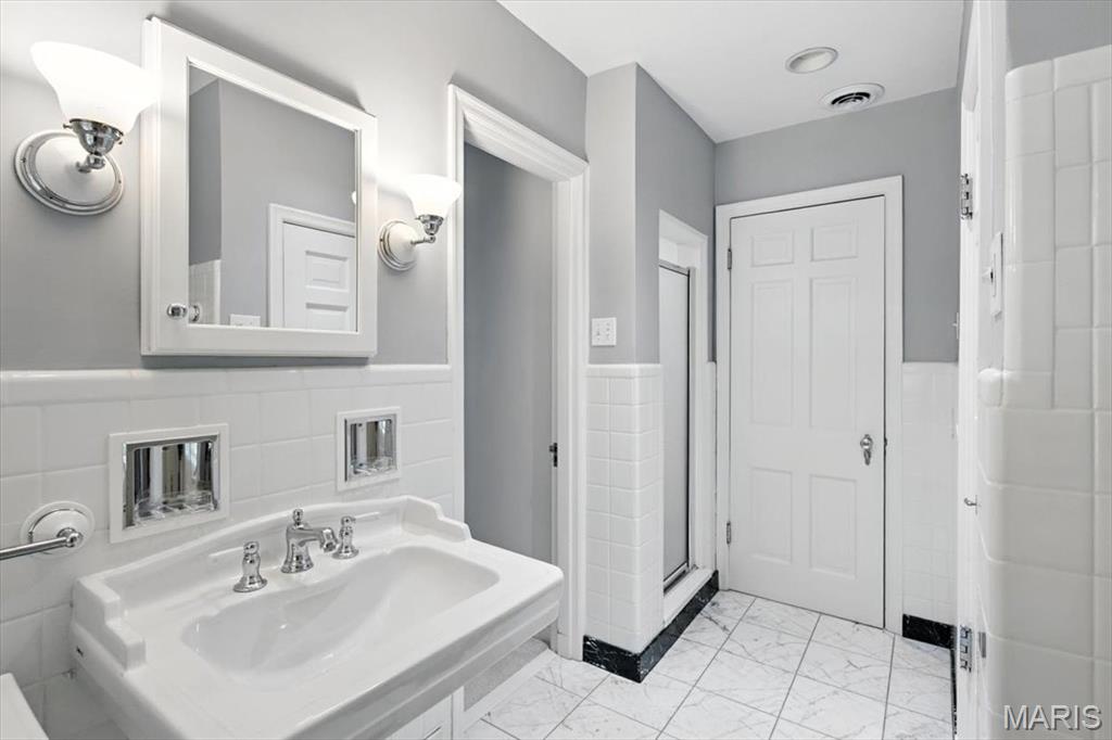 Ladue Wood - Residential