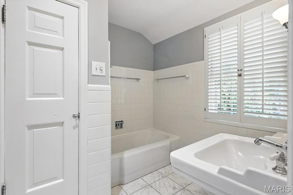 Ladue Wood - Residential