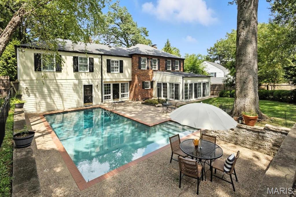 Ladue Wood - Residential