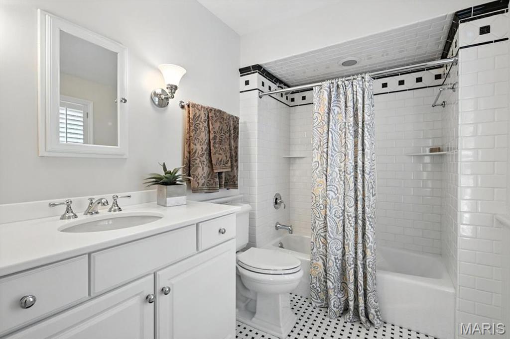 Ladue Wood - Residential