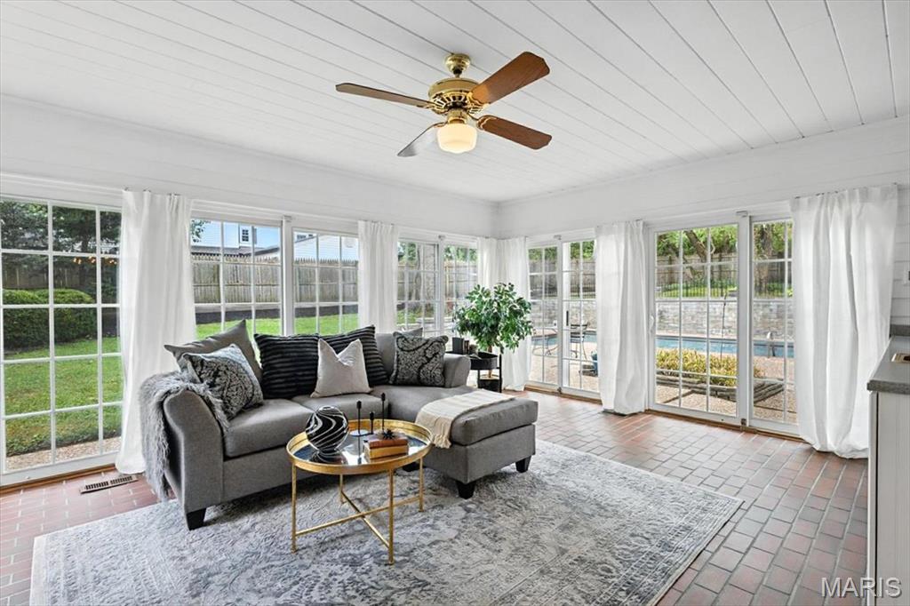 Ladue Wood - Residential