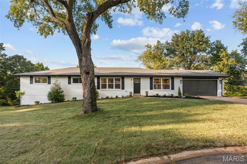 Photo of 9831 Sundown Square, Creve Coeur, MO 63141 (MLS # 26059417)