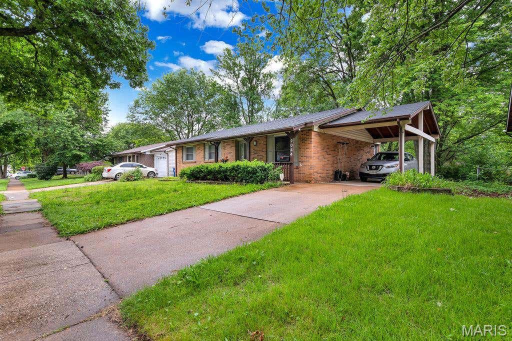 Photo of 2044 Kingsford Drive, Florissant, MO 63031 (MLS # 26052210)