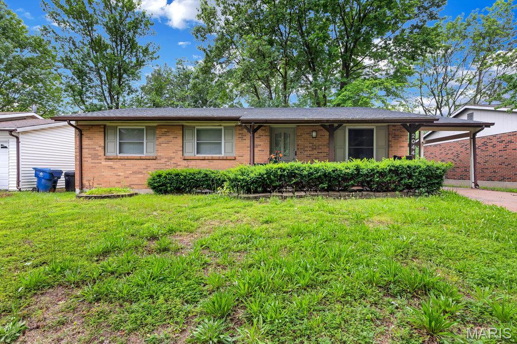 Photo of 2044 Kingsford Drive, Florissant, MO 63031 (MLS # 26052210)