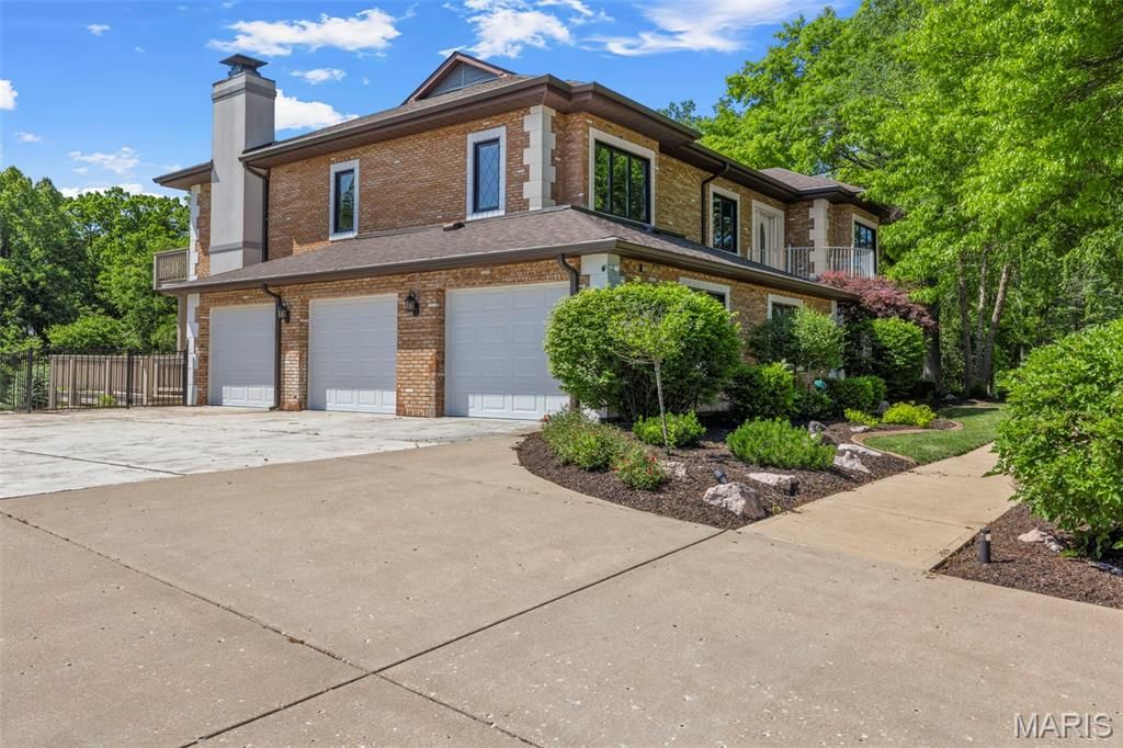 Photo of 54 Bogey Estates Drive, St Charles, MO 63303 (MLS # 26022187)