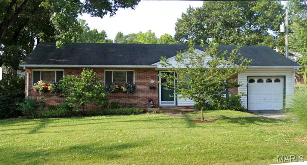 Photo of 464 Quan Avenue, Kirkwood, MO 63122 (MLS # 25079911)