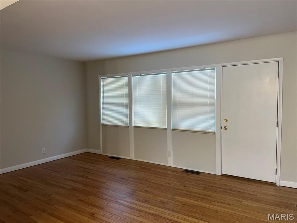 Photo of 464 Quan Avenue, Kirkwood, MO 63122 (MLS # 25079911)