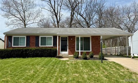 Photo of 3051 Charmbrook Lane, Maryland Heights, MO 63043 (MLS # 26017165)