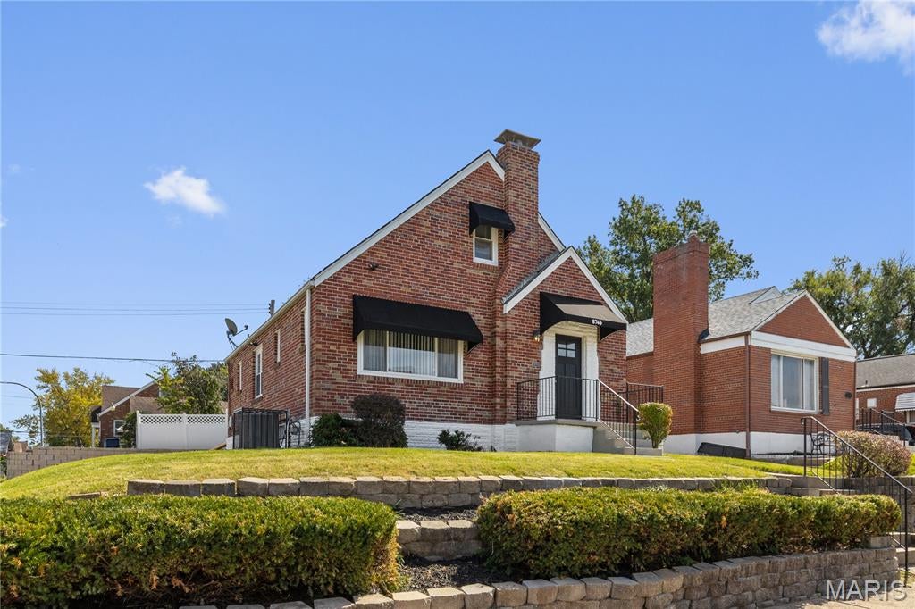 8746 Park Lane