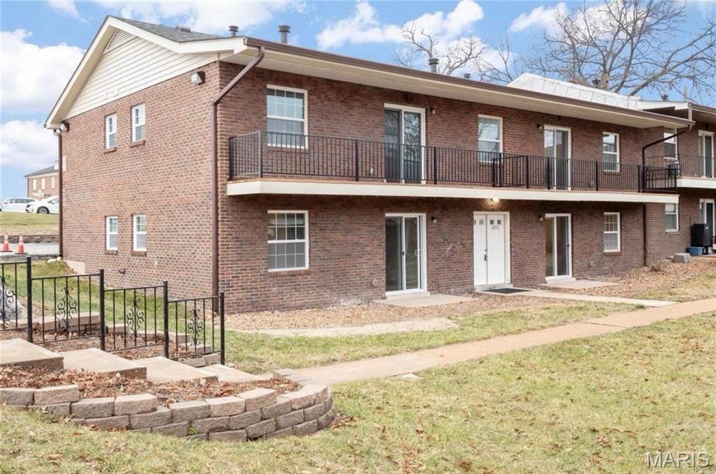 Photo of 6905 Colonial Woods Drive #2, St Louis, MO 63129 (MLS # 26013237)