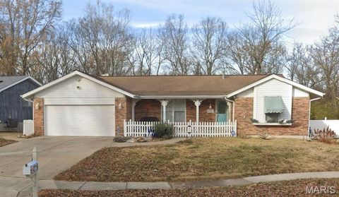 Photo of 2111 Chatport Road, Oakville, MO 63129 (MLS # 26009550)
