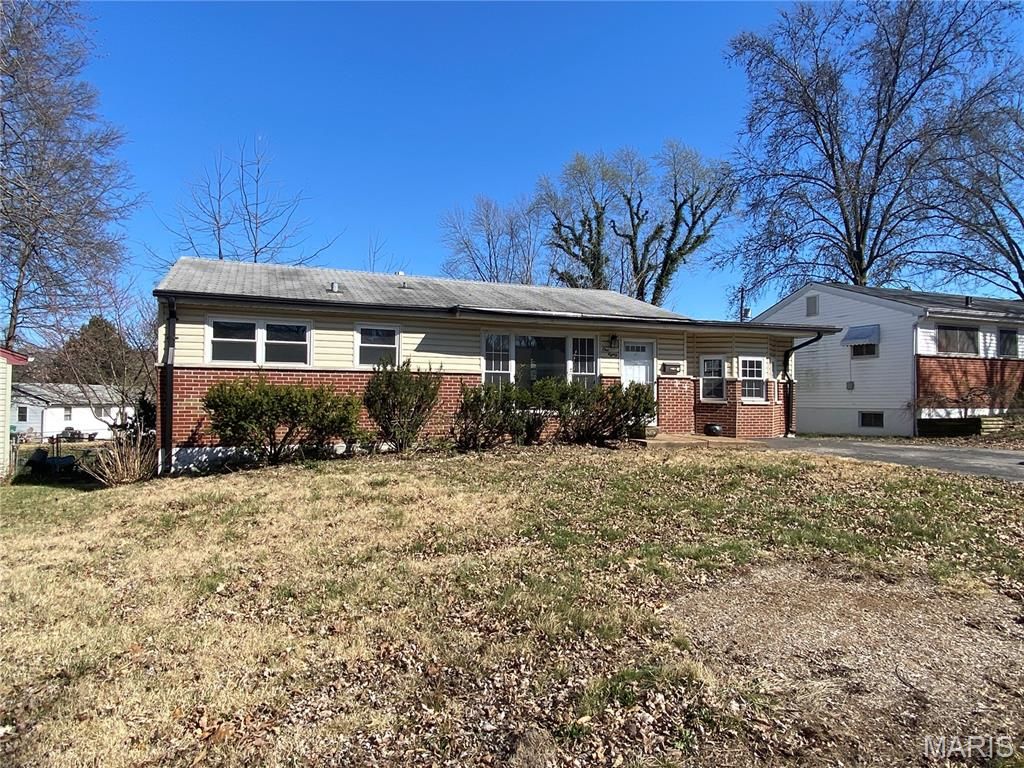 Photo of 180 Clearview Drive, Florissant, MO 63033 (MLS # 25079691)