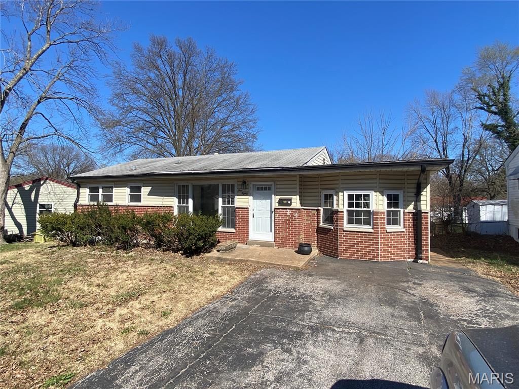 Photo of 180 Clearview Drive, Florissant, MO 63033 (MLS # 25079691)