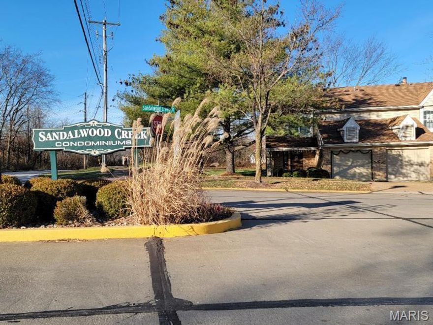 All Electric Second Floor Garden Condo for Rent in Wildwood

Two bedroom, two bath condo with Central air, wood burning fireplace, new laminate flooring, stove, refrigerator, dishwasher, no basement.

Utilities: Tenant is responsible for electric.