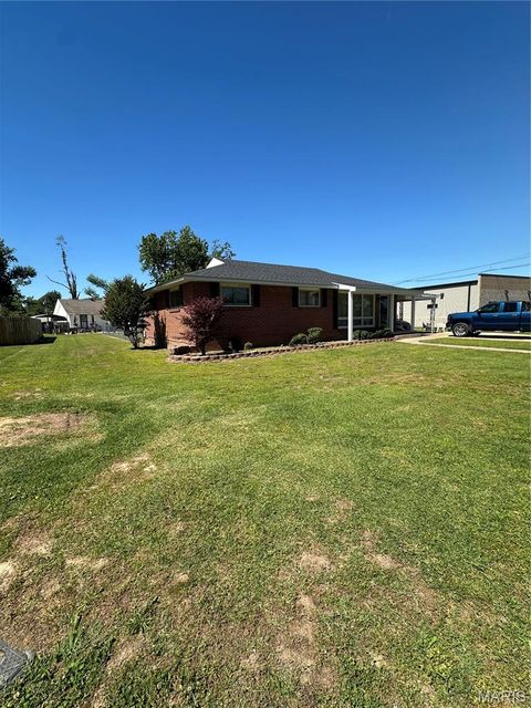 Tiny photo for 504 Virginia St ST, Sikeston, MO 63801 (MLS # 26030308)