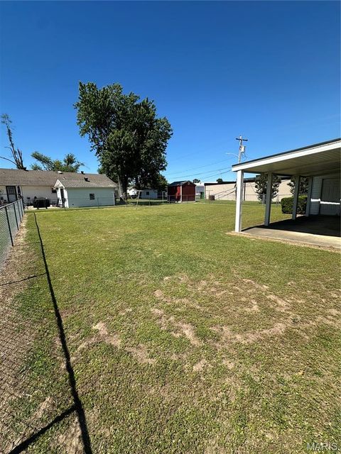 Tiny photo for 504 Virginia St ST, Sikeston, MO 63801 (MLS # 26030308)