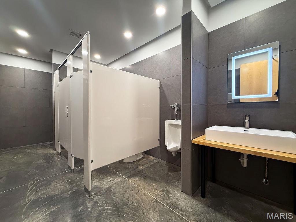 Cadwallader Acres - Commercial Sale