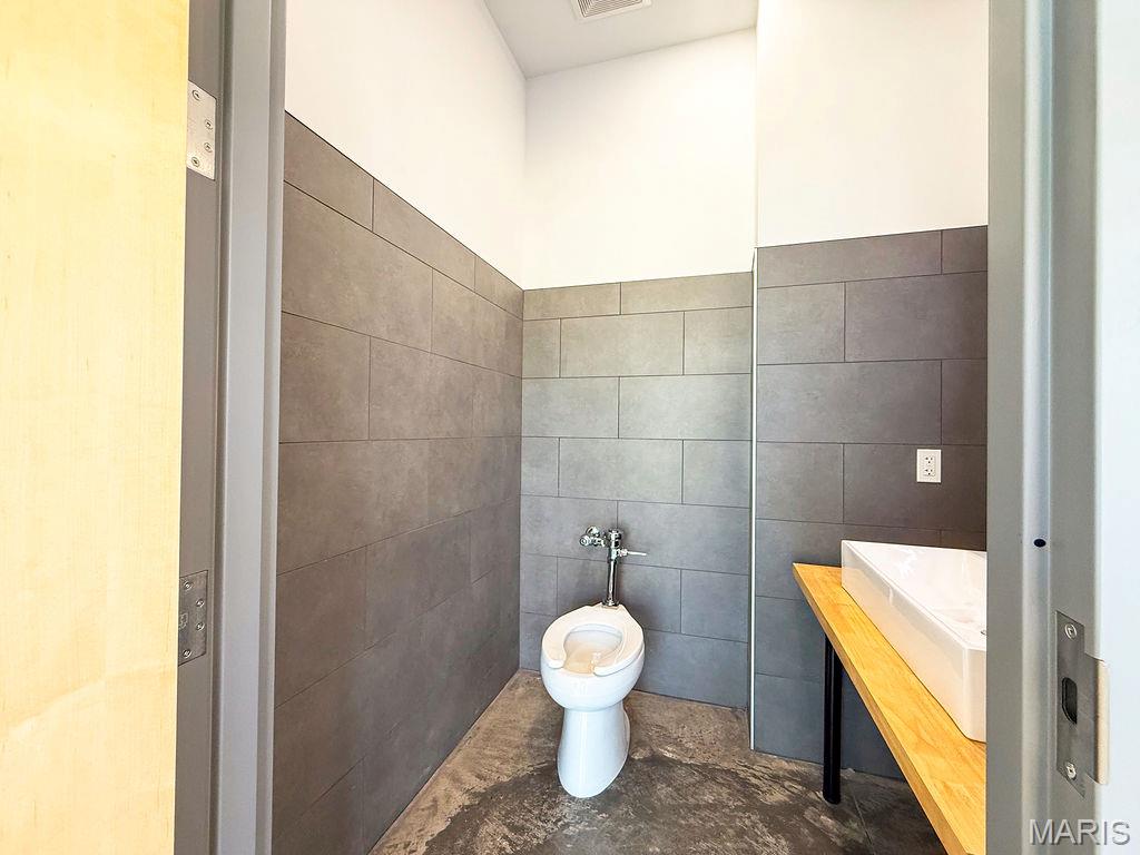 Cadwallader Acres - Commercial Sale