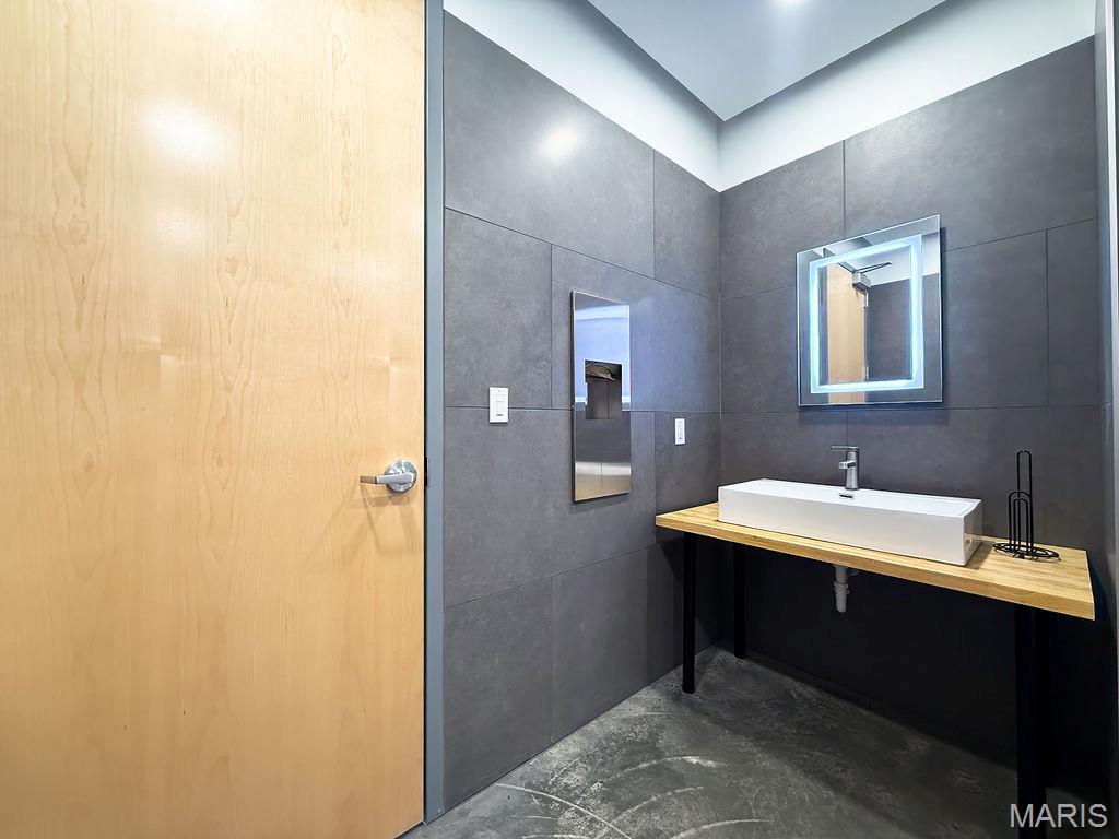 Cadwallader Acres - Commercial Sale