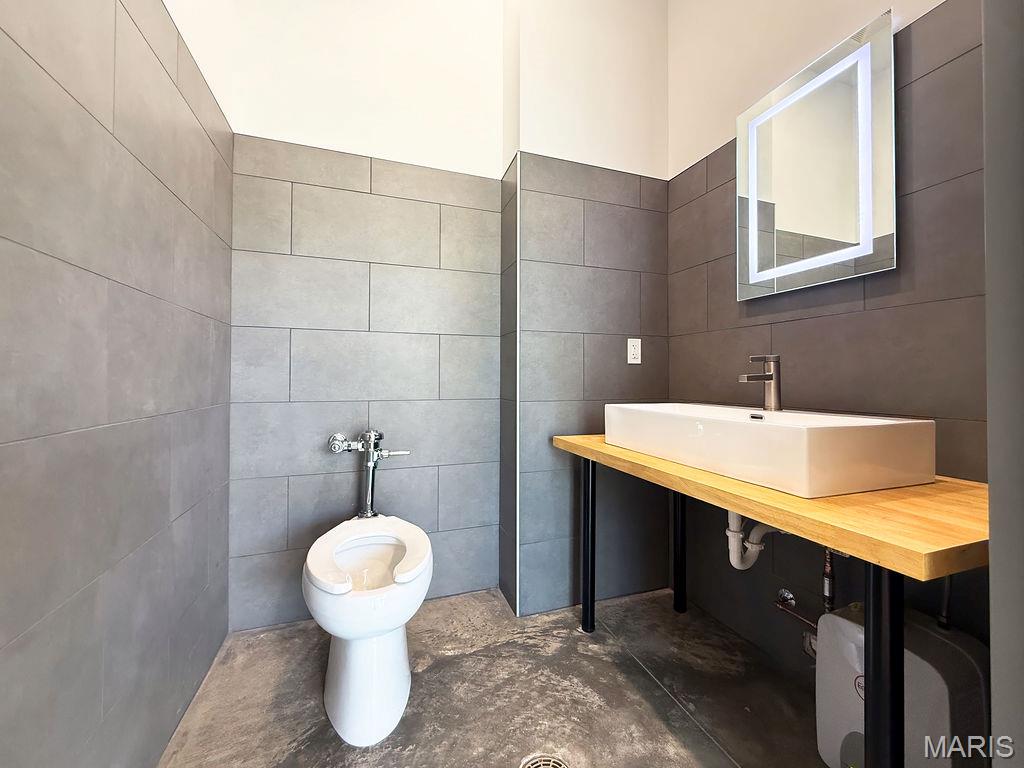 Cadwallader Acres - Commercial Sale