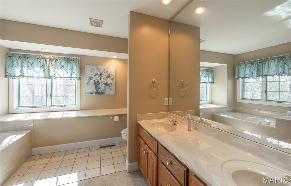 Oak Knoll Country Estate - Residential