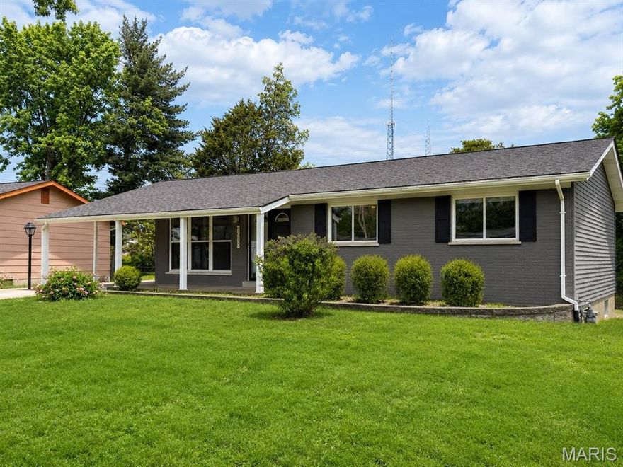 Beautifully renovated, move-in ready ranch in the highly sought-after Ladue School District! This stunning home blends modern updates with warm,
inviting charm and features a bright open layout designed for Today's lifestyle. Enjoy beautifully maintained hardwood floors, a designer-inspired kitchen 
with quartz countertops, matching backsplash and stainless steel appliances, along with stylishly updated bathrooms and abundant natural light throughout.
Step outside to a spacious backyard and updated patio area, perfect for entertaining, relaxing, or enjoying outdoor gatherings. With exceptional curb appeal 
and a prime location near shopping, dining, parks and major highways, this turnkey home offers the perfect combination of comfort, style and convenience. 
A rare opportunity in one of the area's most desirable neighborhoods!
