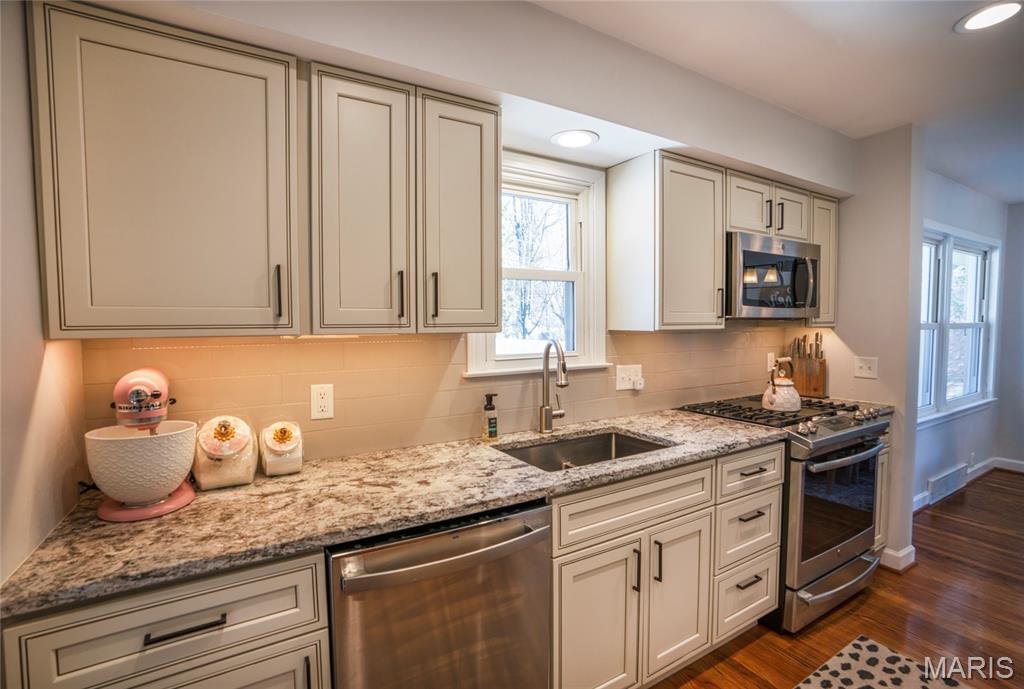 WEBSTER OAKS - Residential