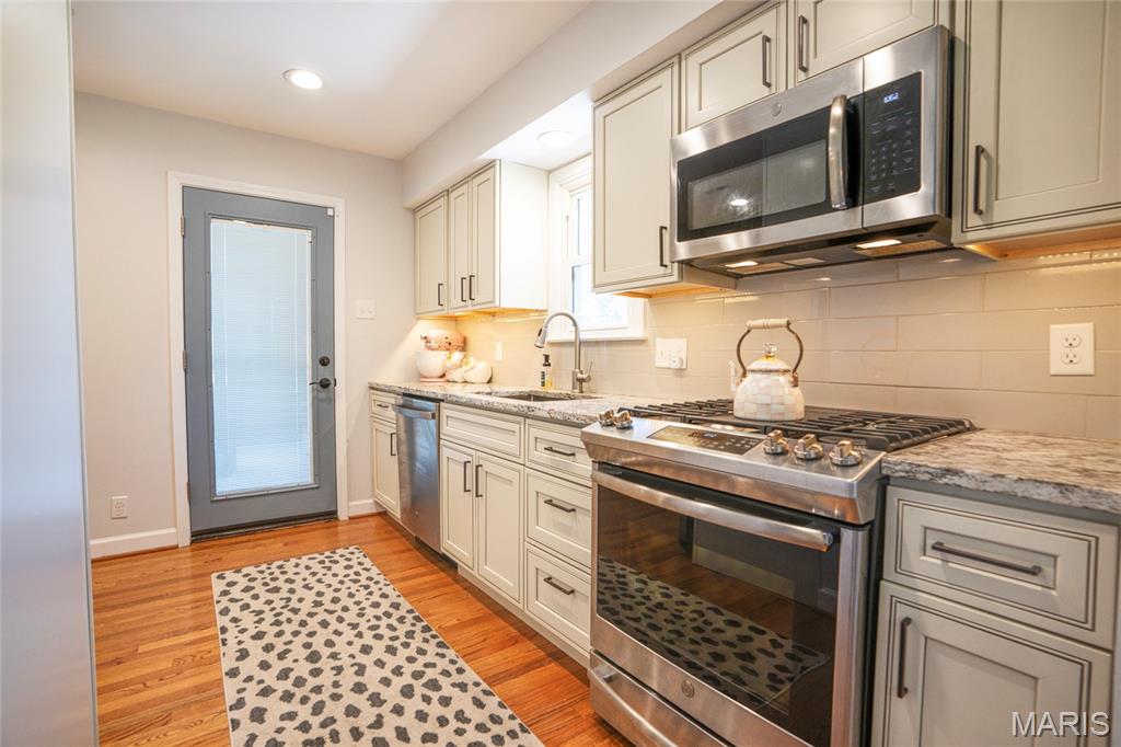 WEBSTER OAKS - Residential