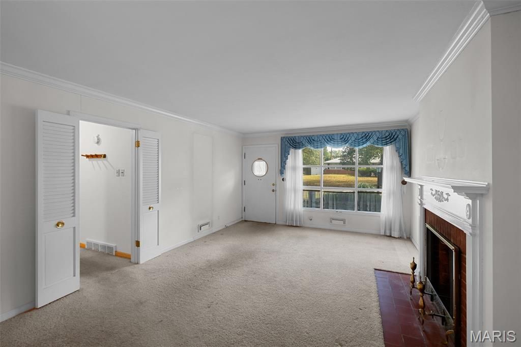 Photo of 8 Buckeye Drive, Ferguson, MO 63135 (MLS # 25072861)