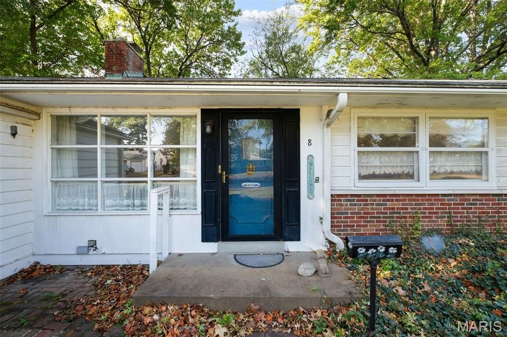 Photo of 8 Buckeye Drive, Ferguson, MO 63135 (MLS # 25072861)