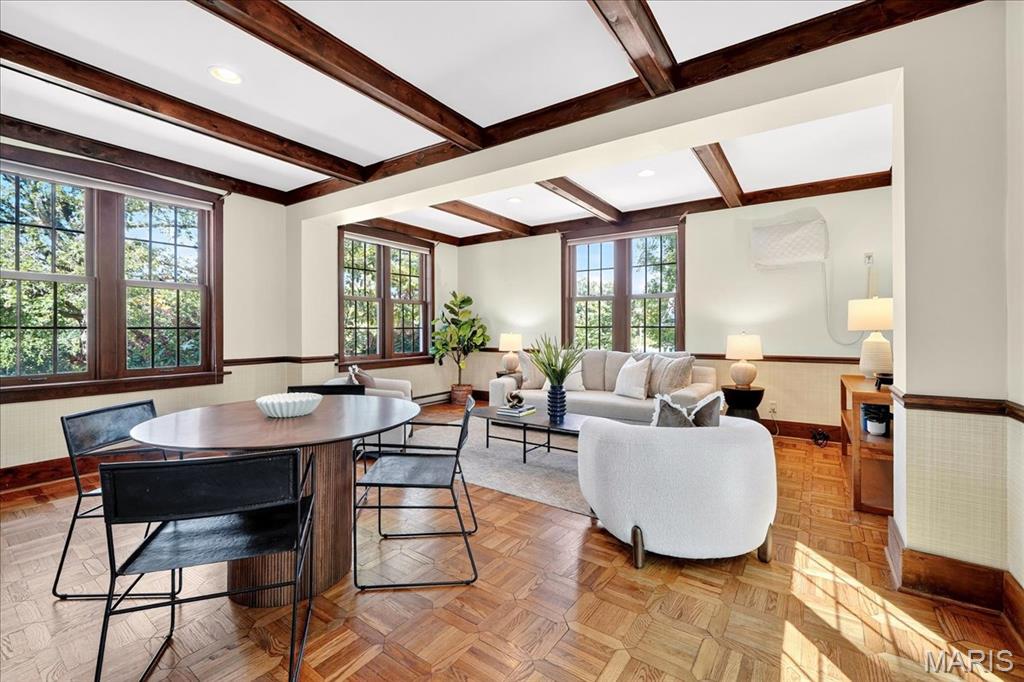 Webster Groves, Missouri 63119, United States, 4 Bedrooms Bedrooms, ,4 BathroomsBathrooms,Residential,Pending,211639