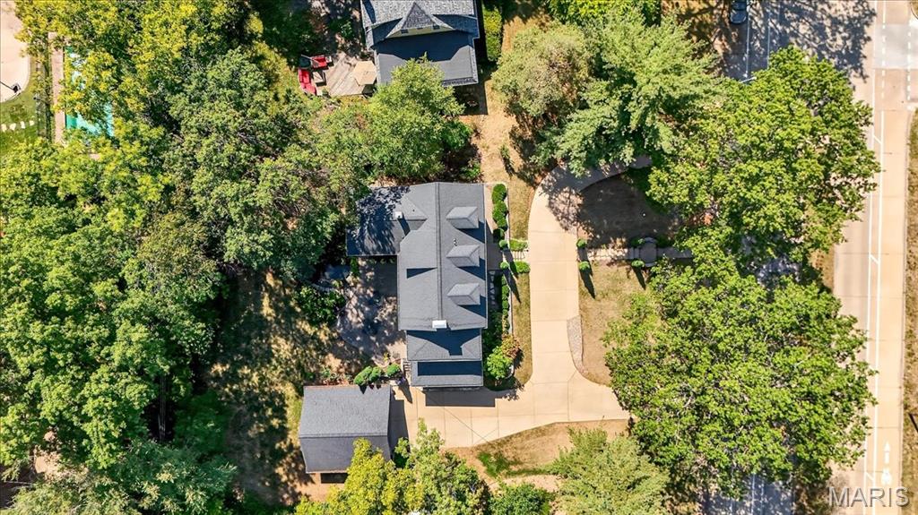 Webster Groves, Missouri 63119, United States, 4 Bedrooms Bedrooms, ,4 BathroomsBathrooms,Residential,Pending,211639