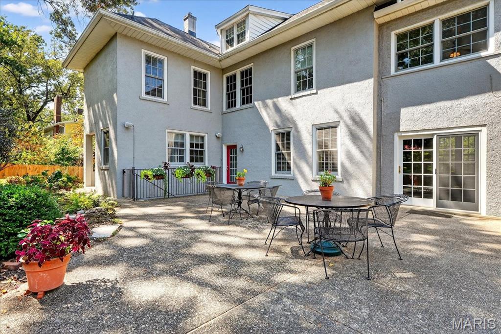 Webster Groves, Missouri 63119, United States, 4 Bedrooms Bedrooms, ,4 BathroomsBathrooms,Residential,Pending,211639