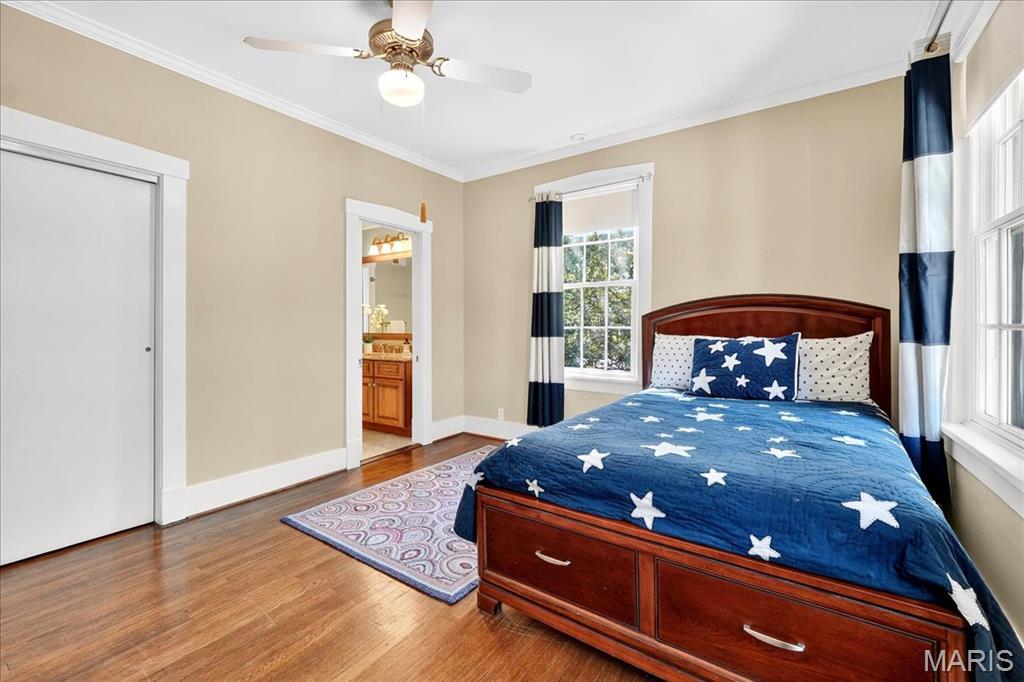 Webster Groves, Missouri 63119, United States, 4 Bedrooms Bedrooms, ,4 BathroomsBathrooms,Residential,Pending,211639