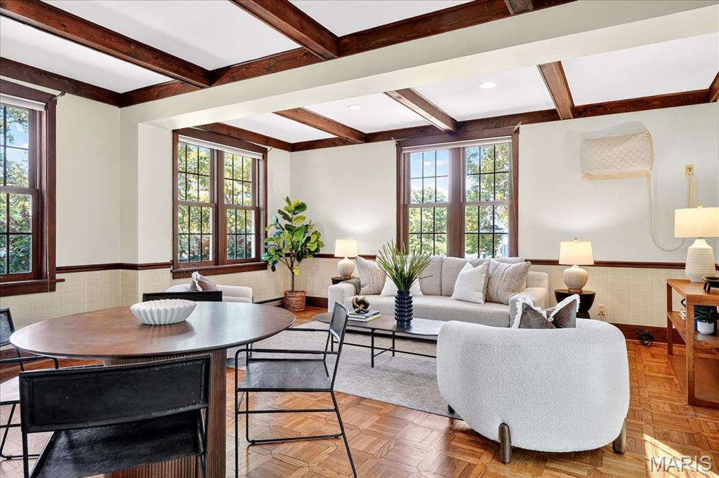 Webster Groves, Missouri 63119, United States, 4 Bedrooms Bedrooms, ,4 BathroomsBathrooms,Residential,Pending,211639