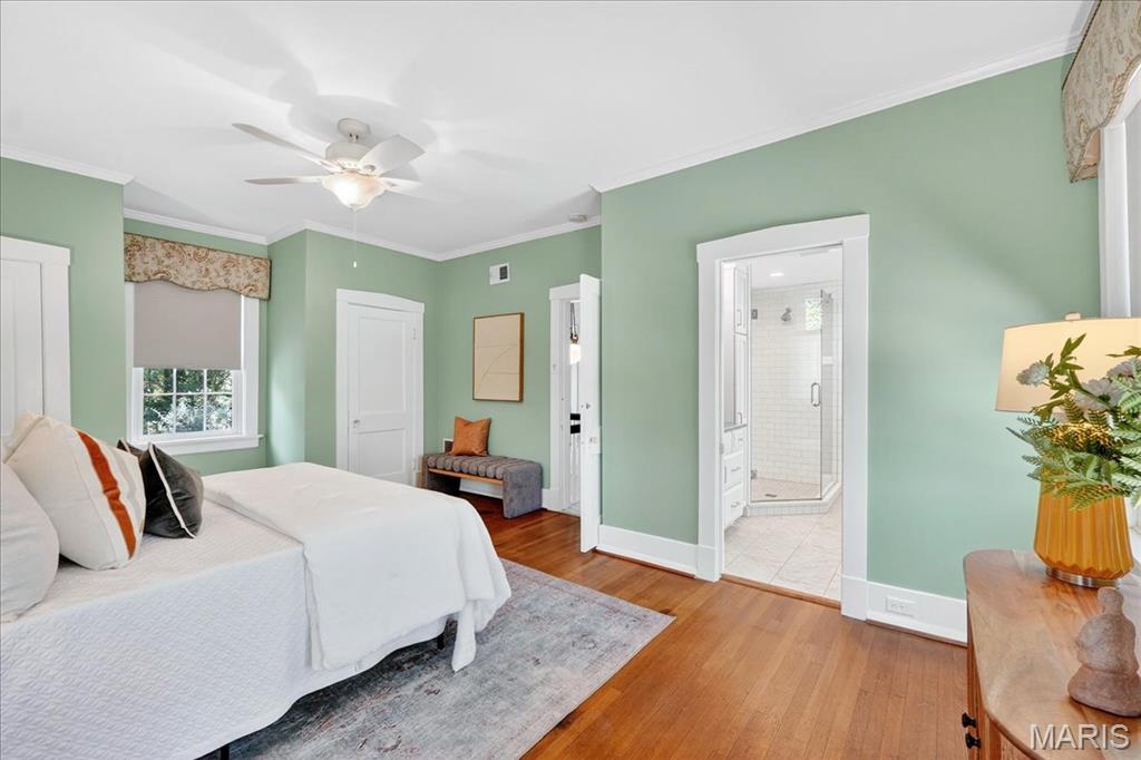 Webster Groves, Missouri 63119, United States, 4 Bedrooms Bedrooms, ,4 BathroomsBathrooms,Residential,Pending,211639