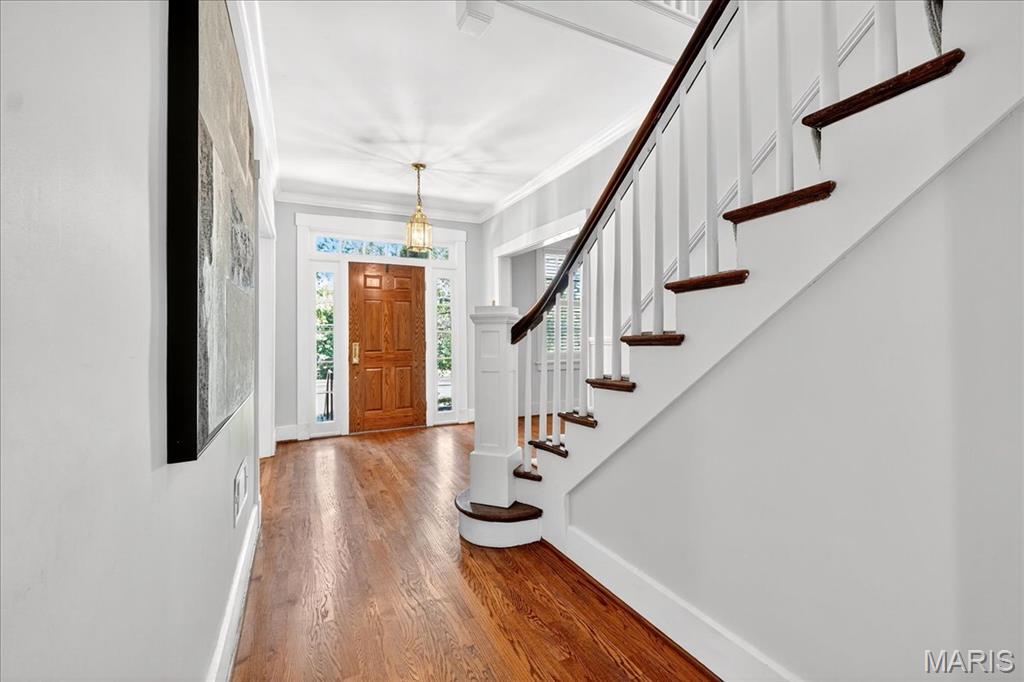 Webster Groves, Missouri 63119, United States, 4 Bedrooms Bedrooms, ,4 BathroomsBathrooms,Residential,Pending,211639