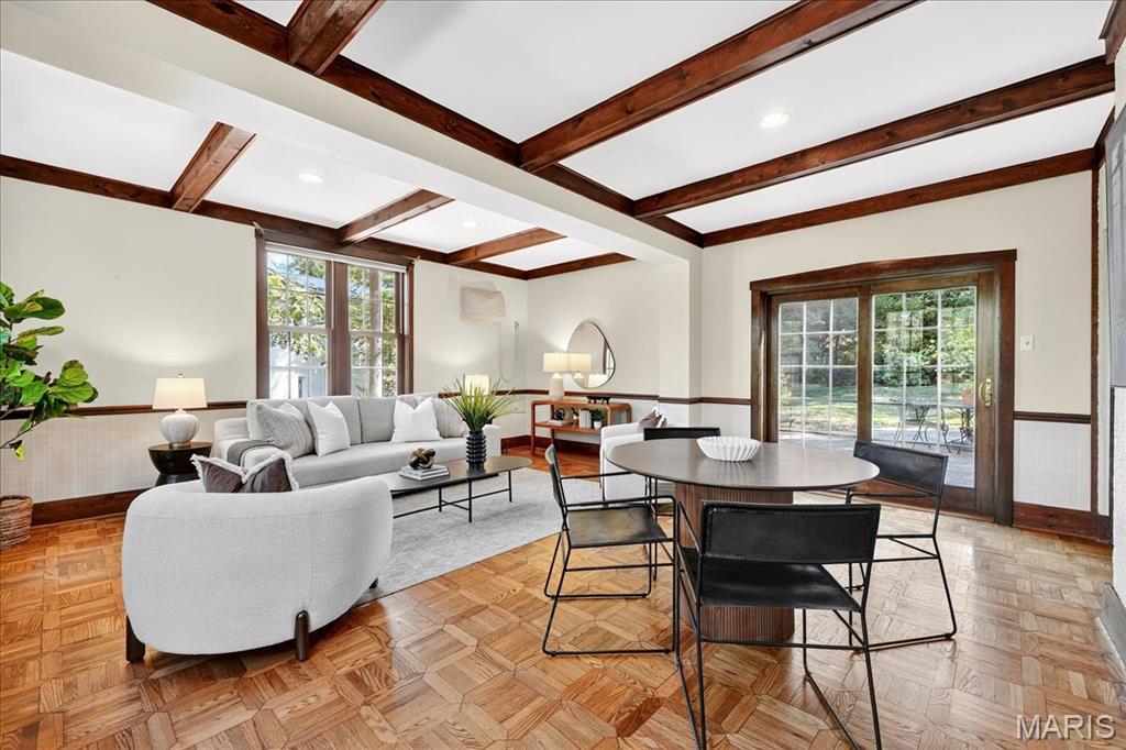 Webster Groves, Missouri 63119, United States, 4 Bedrooms Bedrooms, ,4 BathroomsBathrooms,Residential,Pending,211639