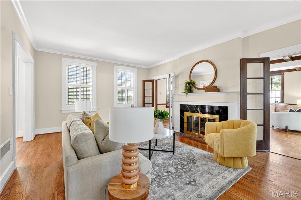 Webster Groves, Missouri 63119, United States, 4 Bedrooms Bedrooms, ,4 BathroomsBathrooms,Residential,Pending,211639