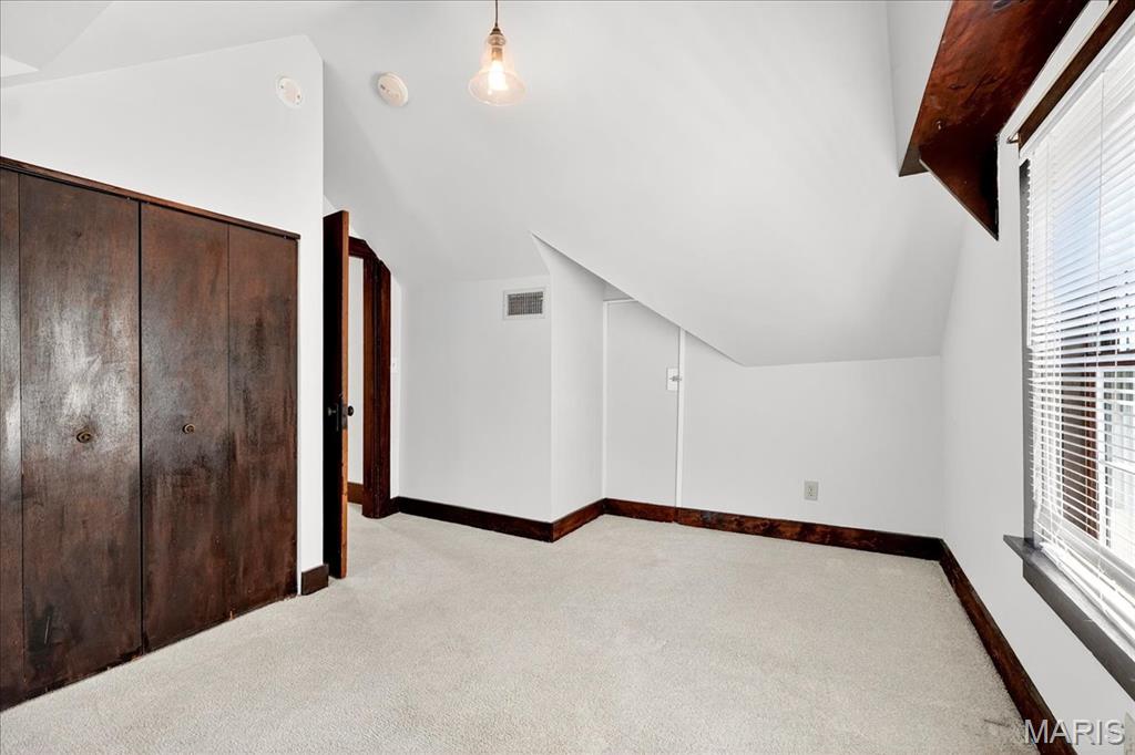 Webster Groves, Missouri 63119, United States, 4 Bedrooms Bedrooms, ,4 BathroomsBathrooms,Residential,Pending,211639