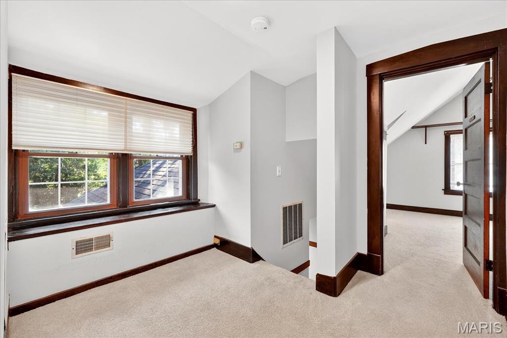 Webster Groves, Missouri 63119, United States, 4 Bedrooms Bedrooms, ,4 BathroomsBathrooms,Residential,Pending,211639