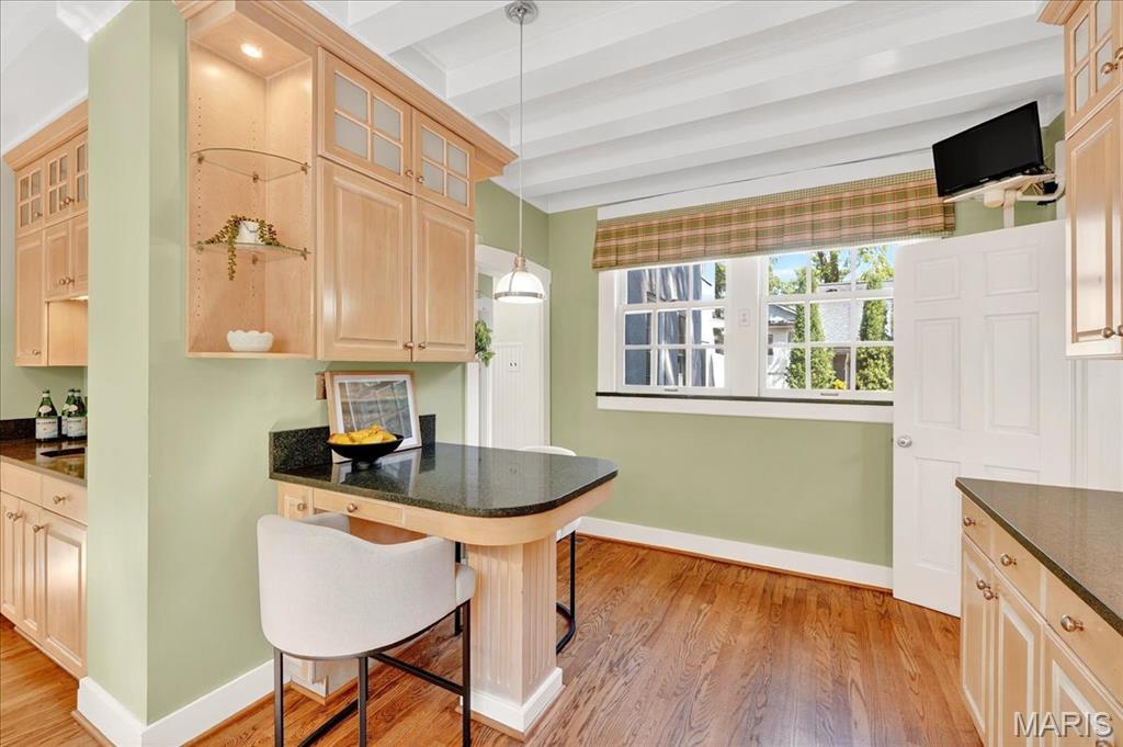 Webster Groves, Missouri 63119, United States, 4 Bedrooms Bedrooms, ,4 BathroomsBathrooms,Residential,Pending,211639