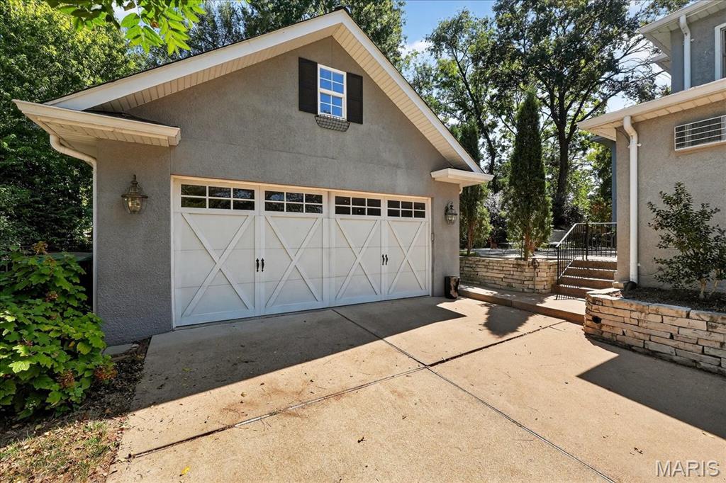 Webster Groves, Missouri 63119, United States, 4 Bedrooms Bedrooms, ,4 BathroomsBathrooms,Residential,Pending,211639