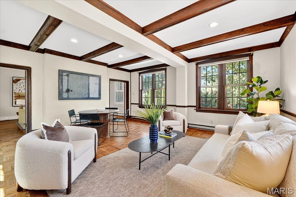 Webster Groves, Missouri 63119, United States, 4 Bedrooms Bedrooms, ,4 BathroomsBathrooms,Residential,Pending,211639