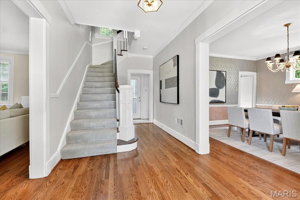 Webster Groves, Missouri 63119, United States, 4 Bedrooms Bedrooms, ,4 BathroomsBathrooms,Residential,Pending,211639