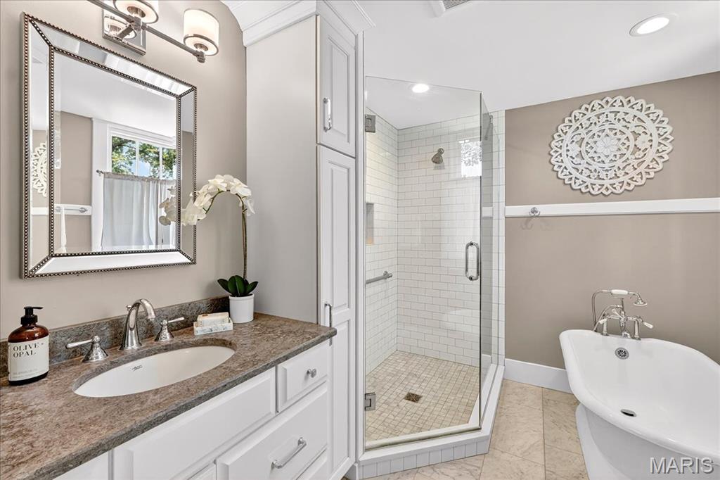 Webster Groves, Missouri 63119, United States, 4 Bedrooms Bedrooms, ,4 BathroomsBathrooms,Residential,Pending,211639