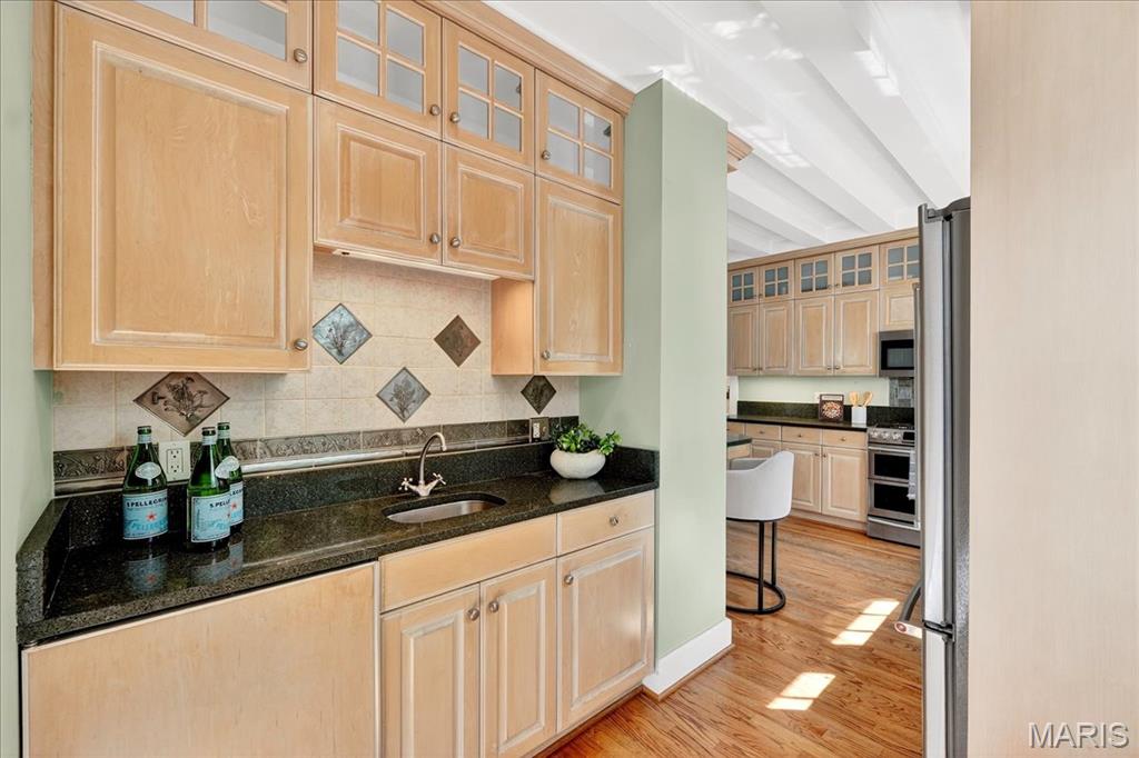 Webster Groves, Missouri 63119, United States, 4 Bedrooms Bedrooms, ,4 BathroomsBathrooms,Residential,Pending,211639