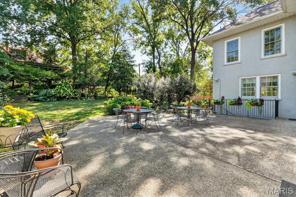 Webster Groves, Missouri 63119, United States, 4 Bedrooms Bedrooms, ,4 BathroomsBathrooms,Residential,Pending,211639