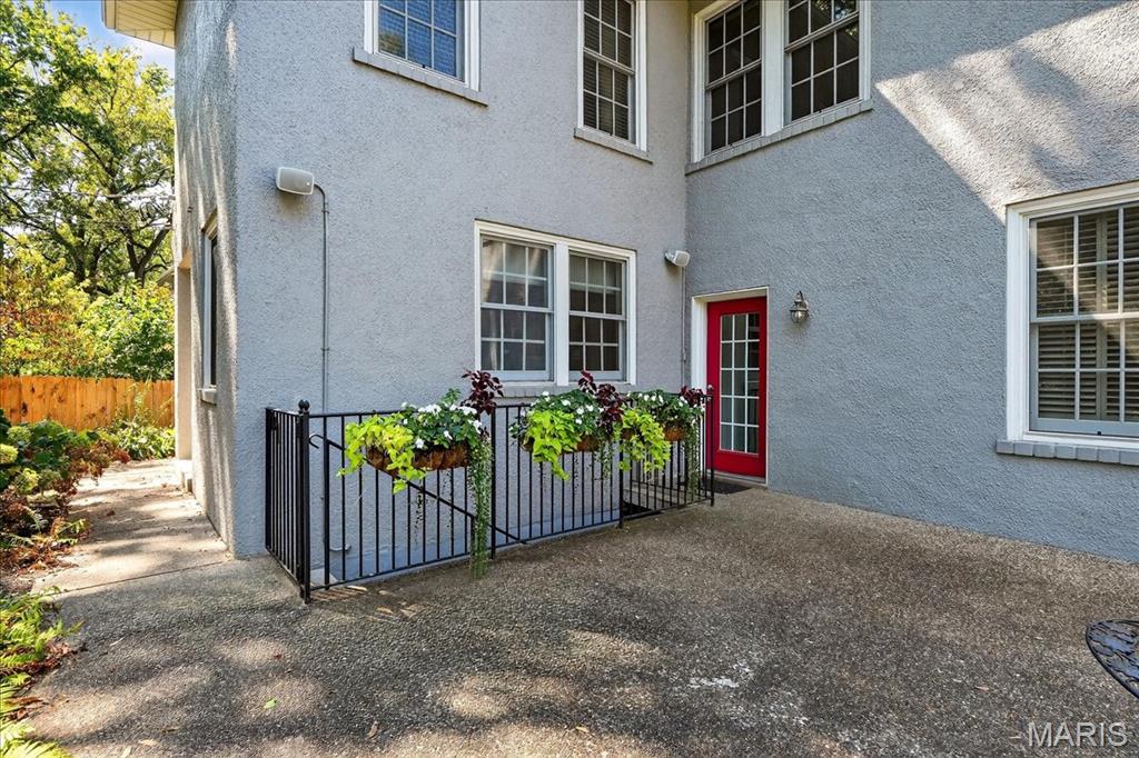 Webster Groves, Missouri 63119, United States, 4 Bedrooms Bedrooms, ,4 BathroomsBathrooms,Residential,Pending,211639