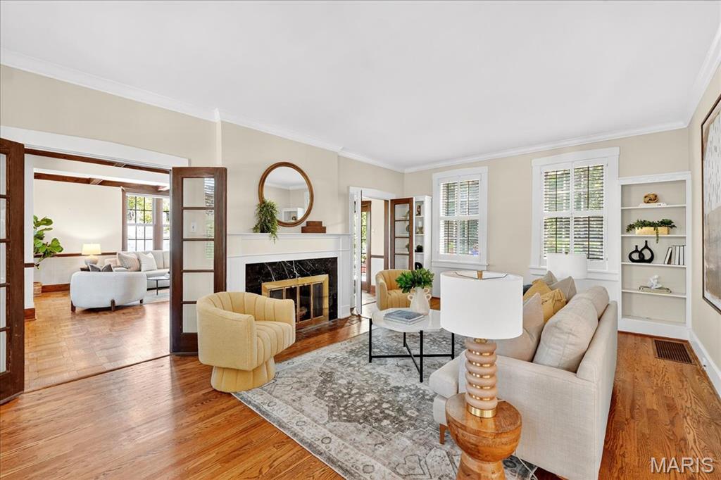 Webster Groves, Missouri 63119, United States, 4 Bedrooms Bedrooms, ,4 BathroomsBathrooms,Residential,Pending,211639